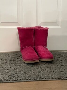 UGG Classic Bailey Boots in Bright Pink